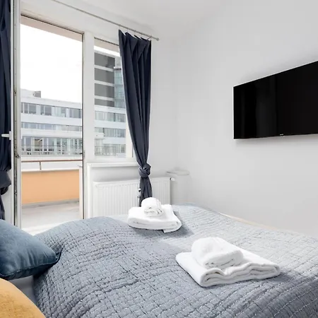 2 Bedroom Apartment With A Terrace Near The Metro Prague Exterior photo