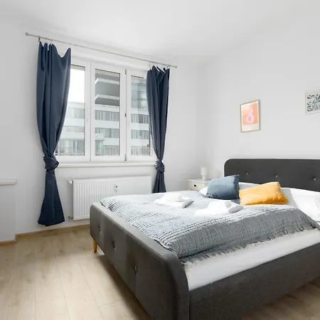 2 Bedroom Apartment With A Terrace Near The Metro Prague Exterior photo