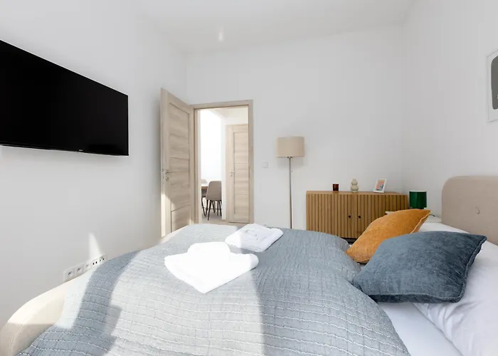 2 Bedroom Apartment With A Terrace Near The Metro