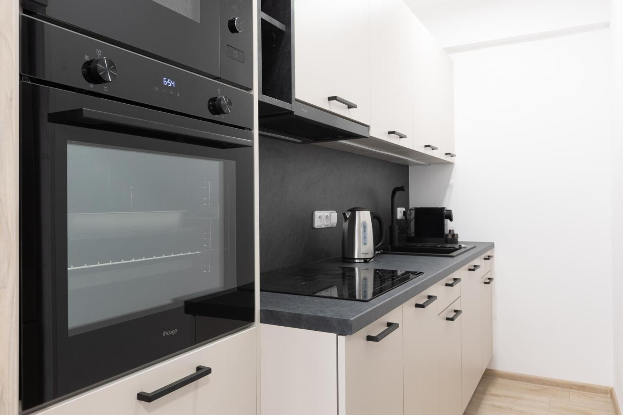 2 Bedroom With A Terrace Near The Metro Прага
